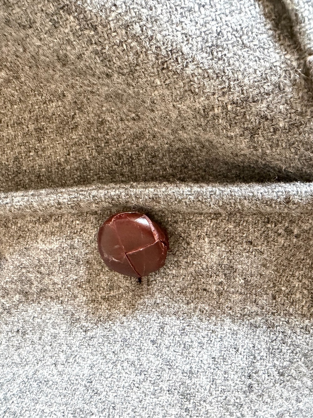 J.Crew blazer 100%wool features a three-button front and distinct patch pockets - Picture 4 of 12